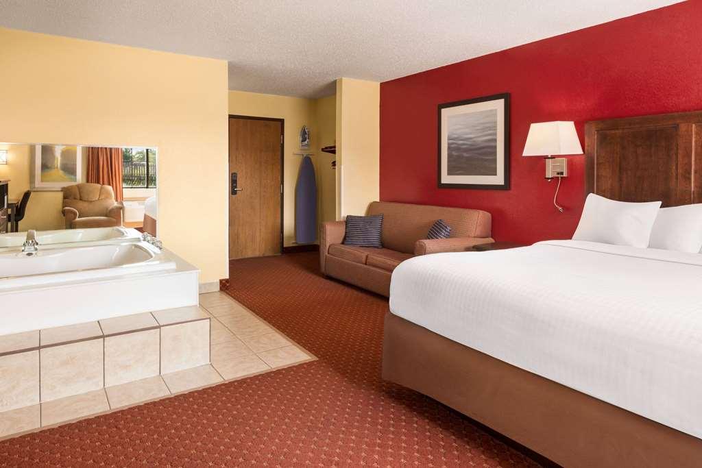 Hotel Baymont By Wyndham Cedar Rapids