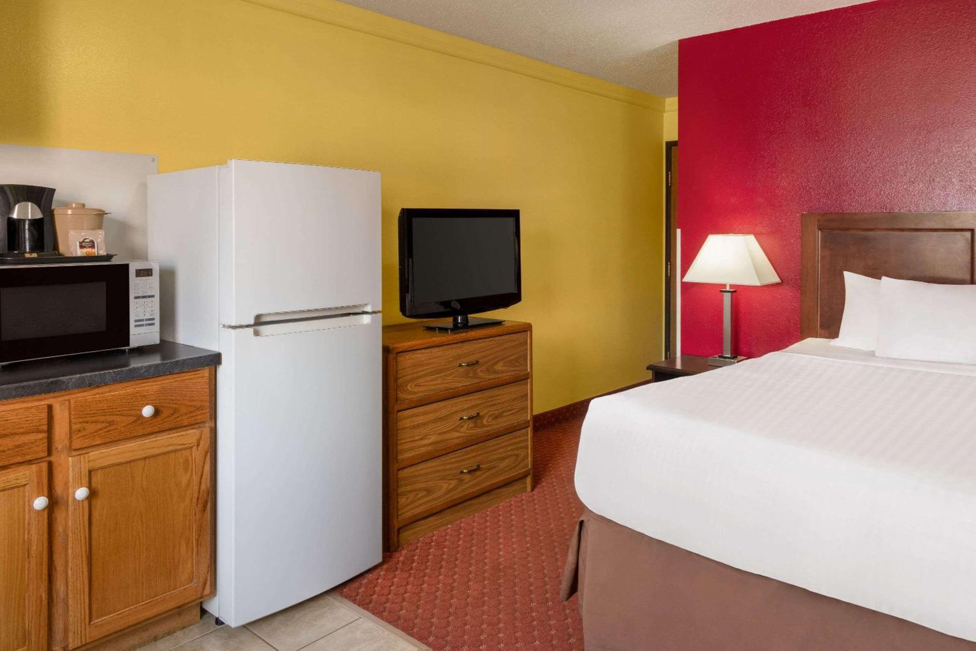 Baymont By Wyndham Hotel