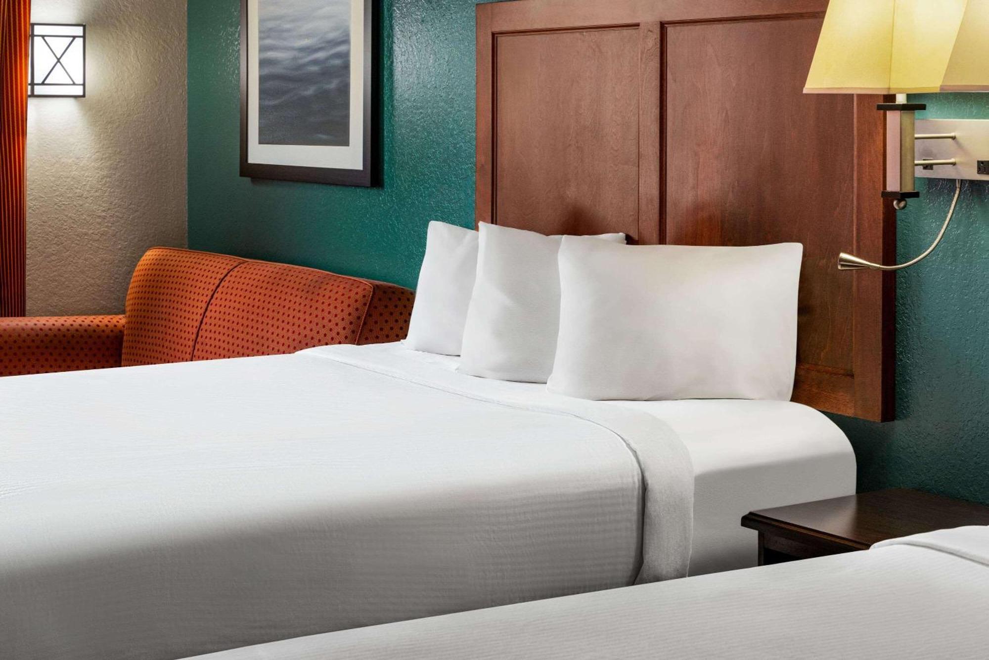 Hotel Baymont By Wyndham 2*