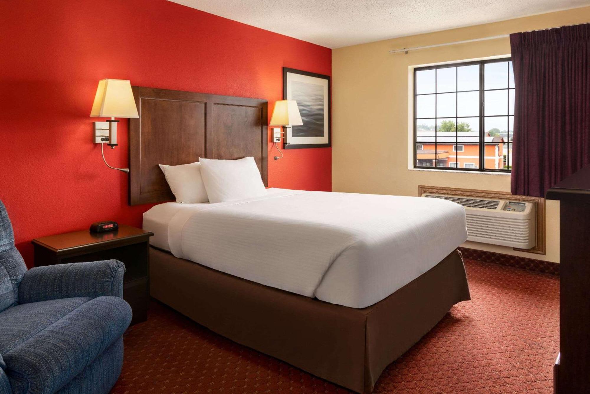 Hotel Baymont By Wyndham Cedar Rapids