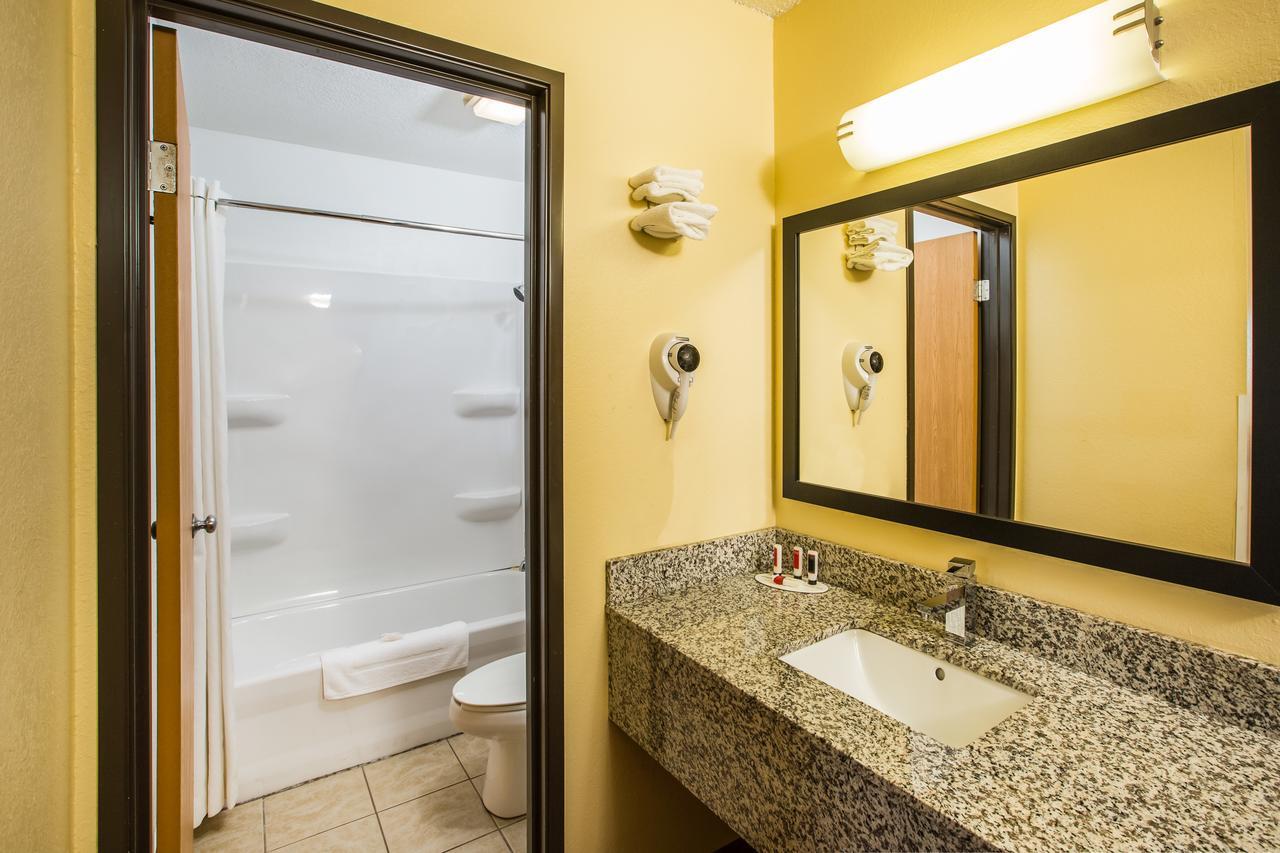 Baymont By Wyndham Cedar Rapids